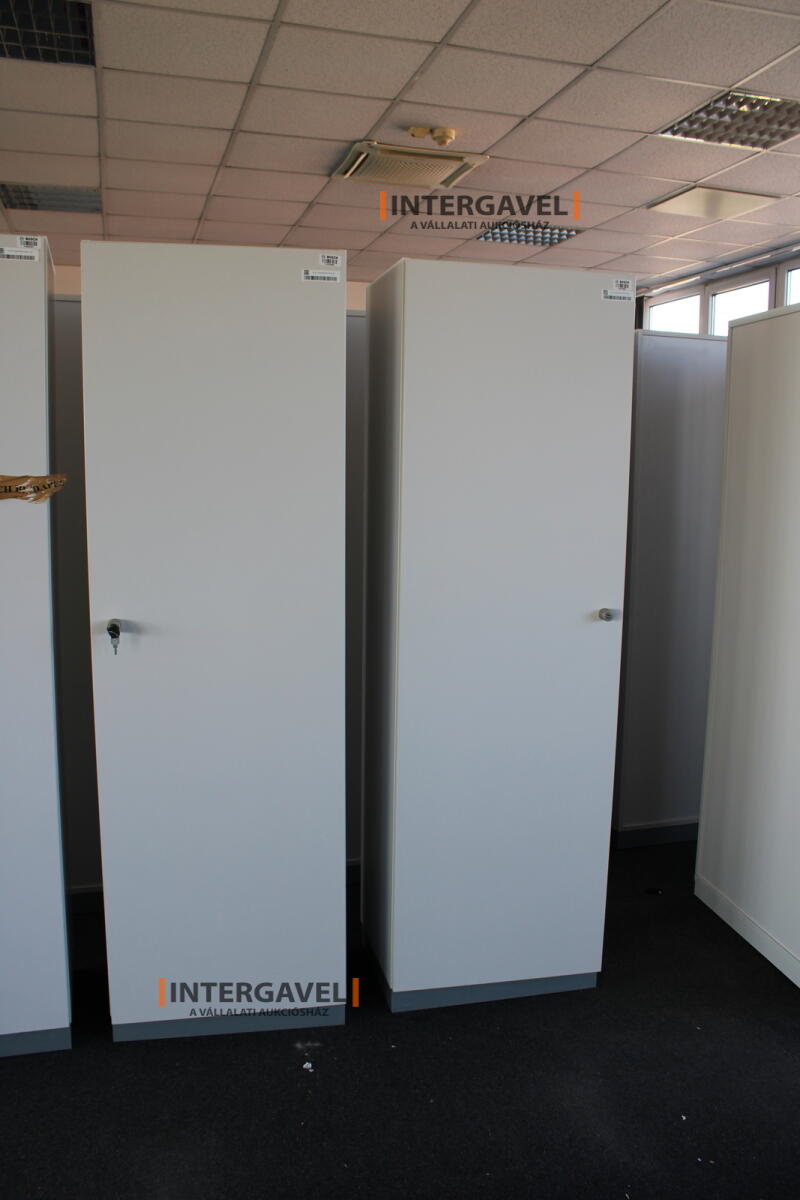 Akasztós szekrény 2