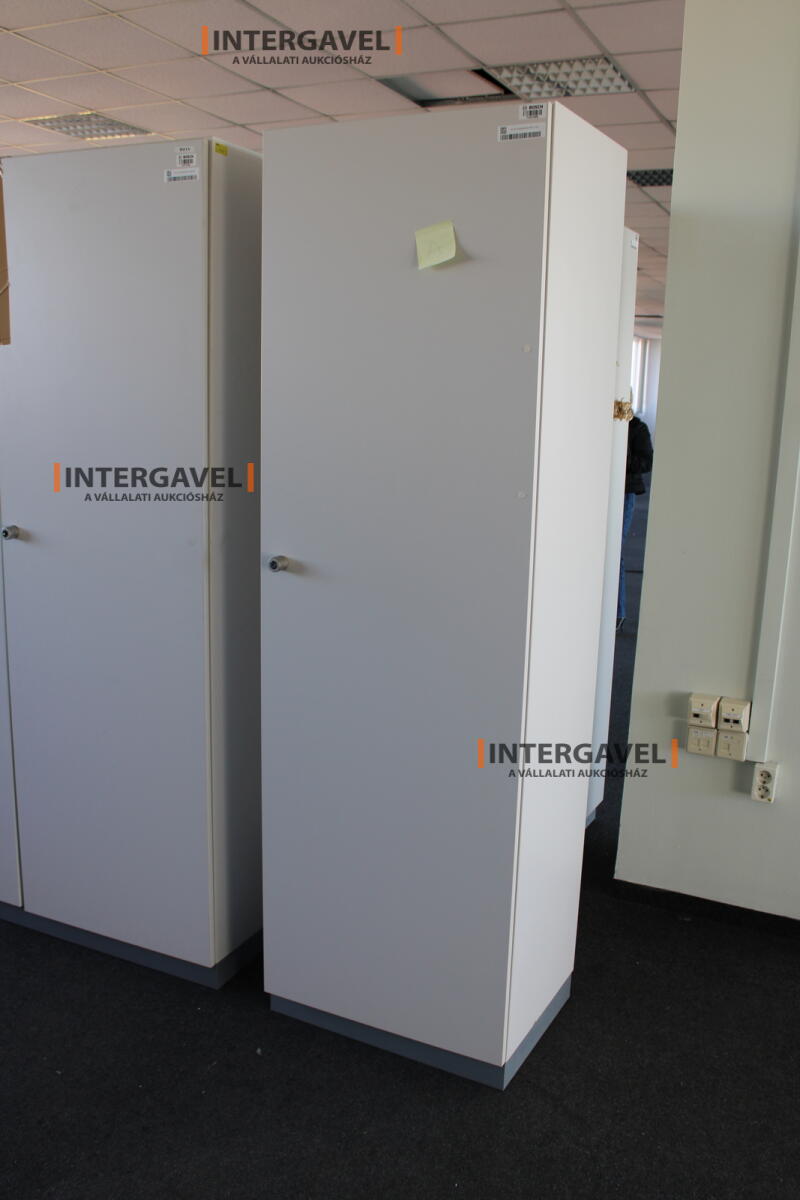 Akasztós szekrény 5