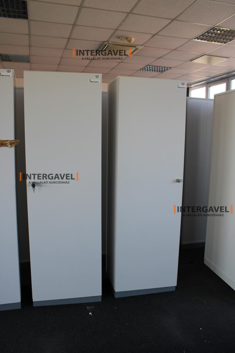 Akasztós szekrény 2