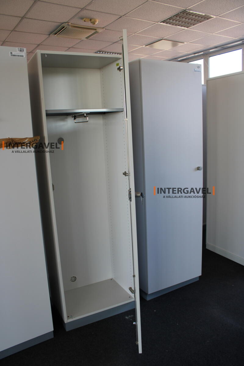 Akasztós szekrény 4