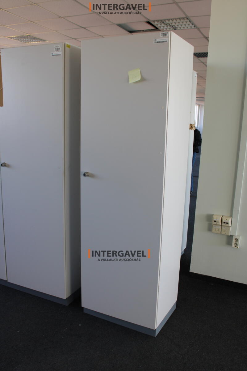 Akasztós szekrény 5