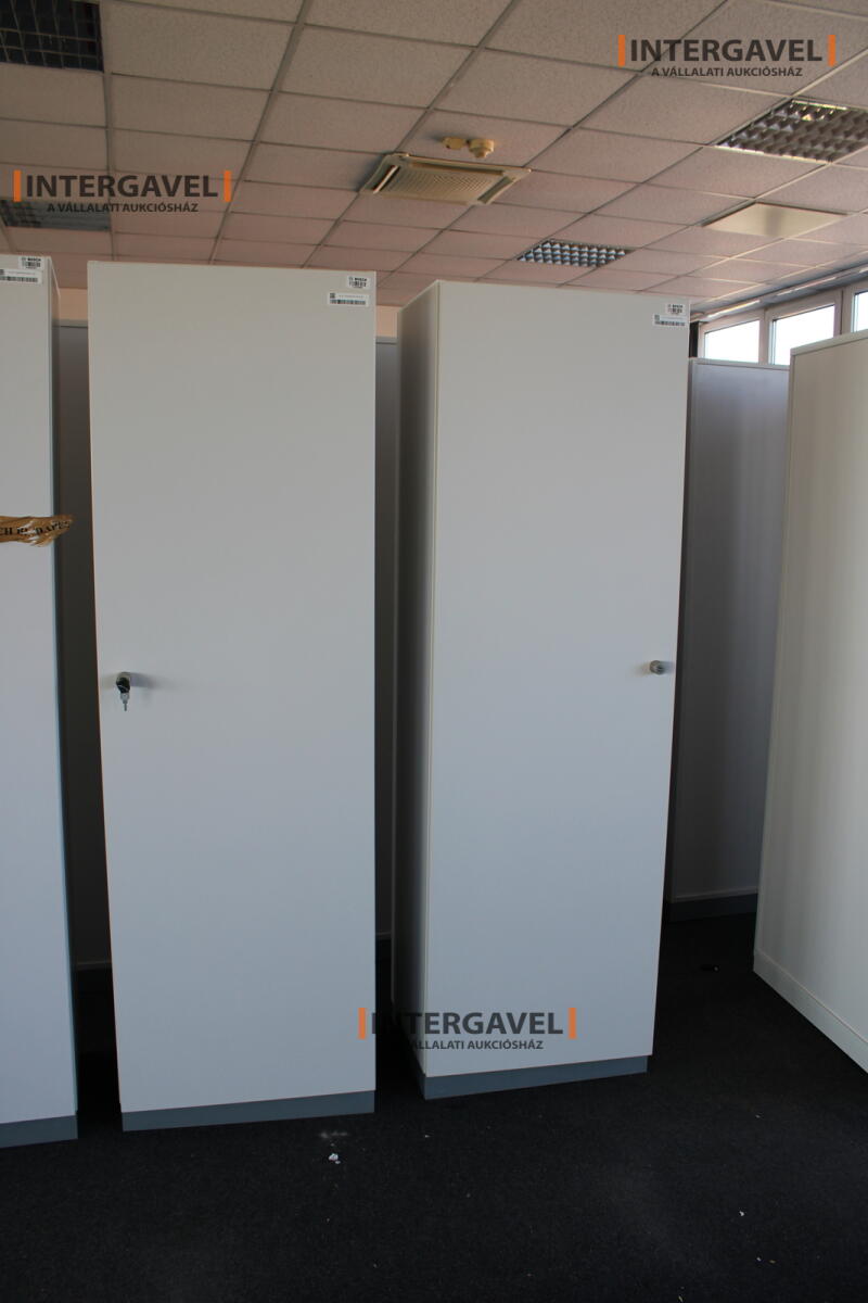 Akasztós szekrény 2