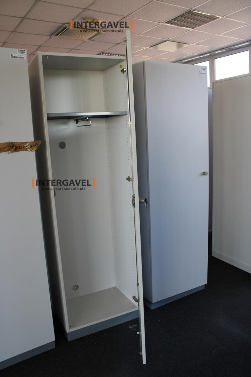 Akasztós szekrény 4