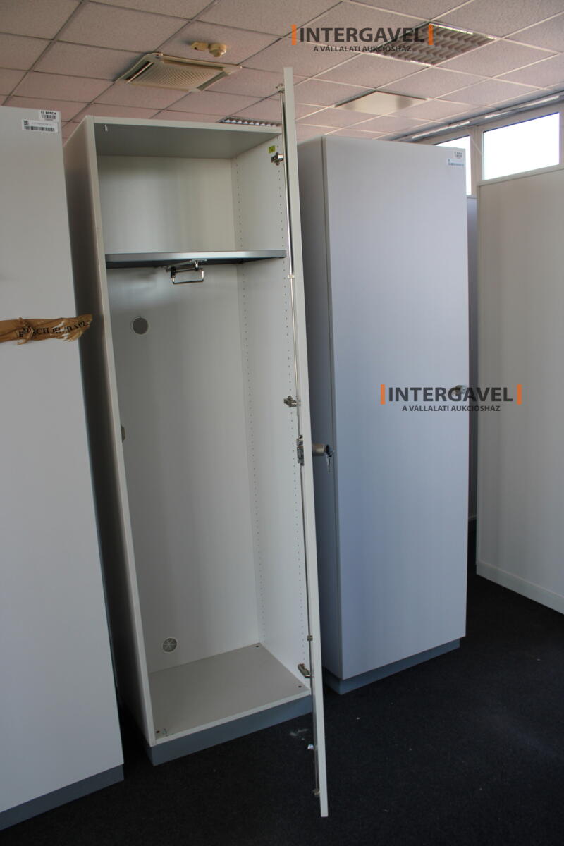 Akasztós szekrény 4