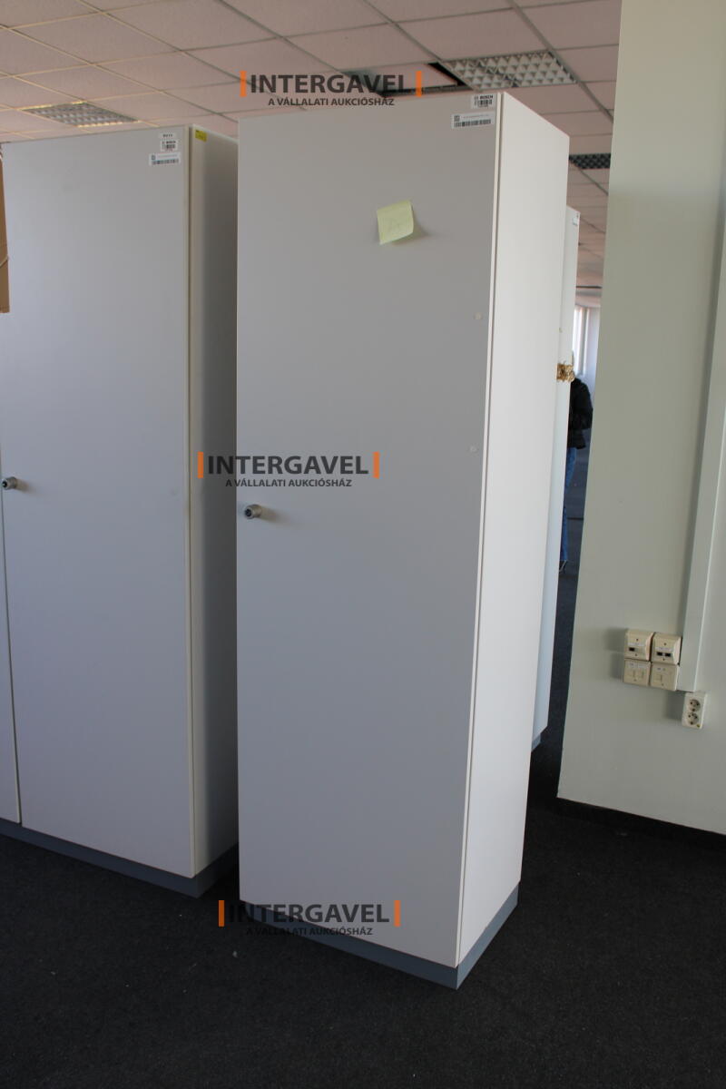 Akasztós szekrény 5