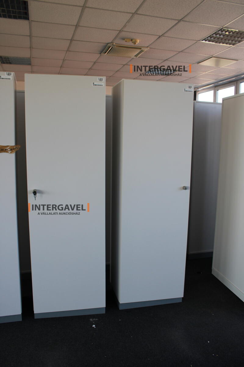 Akasztós szekrény 2