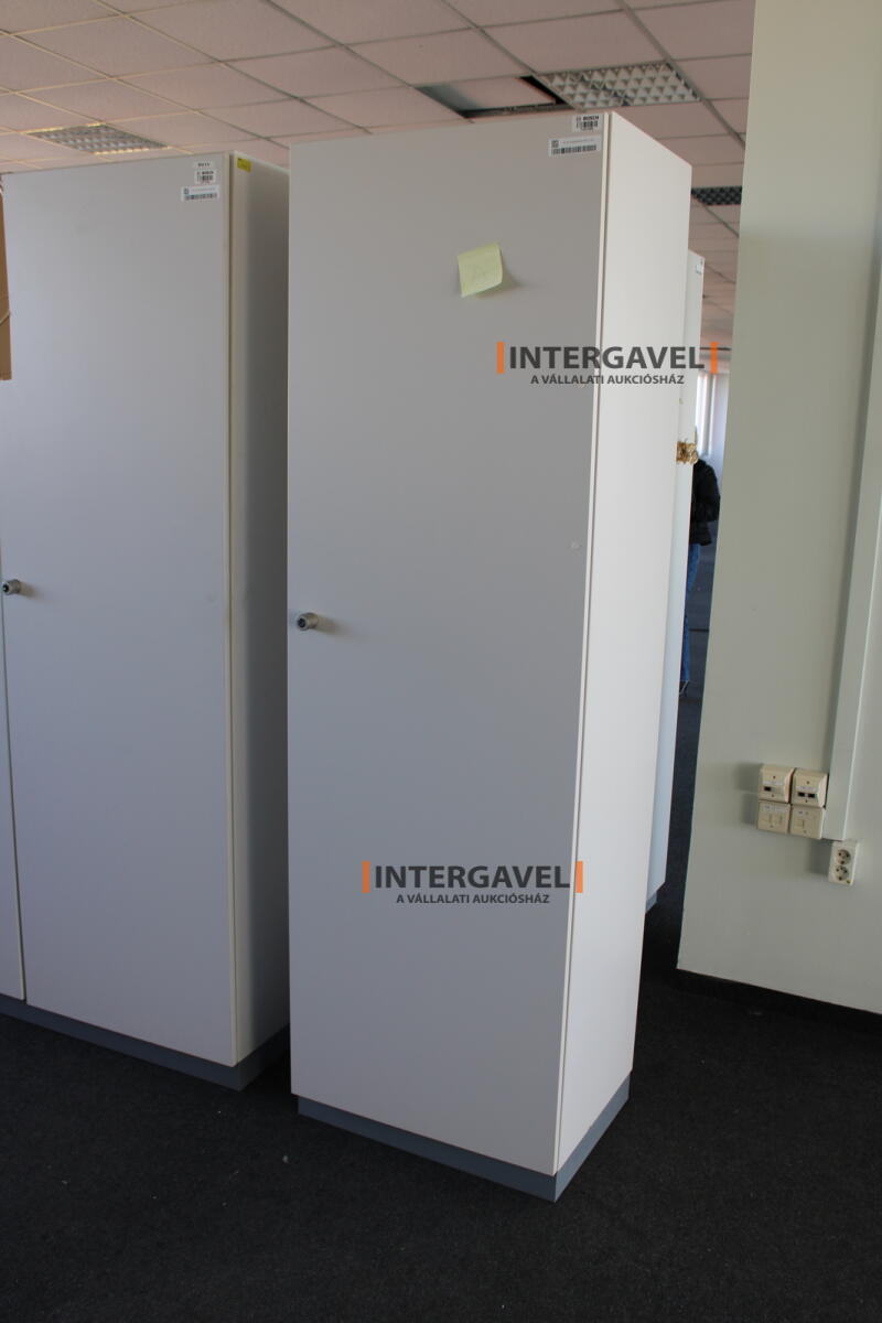 Akasztós szekrény 5