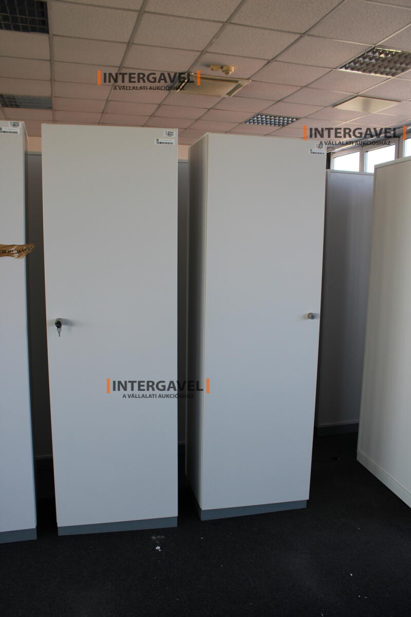 Akasztós szekrény 2