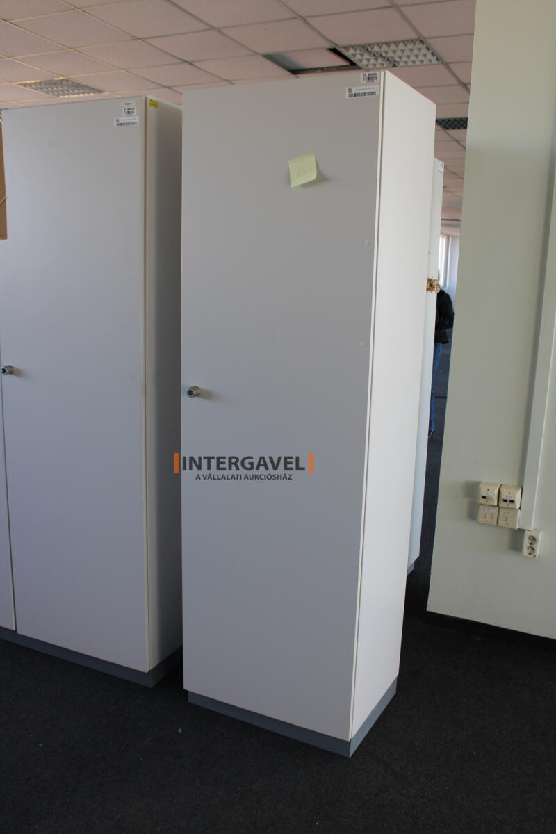 Akasztós szekrény 5