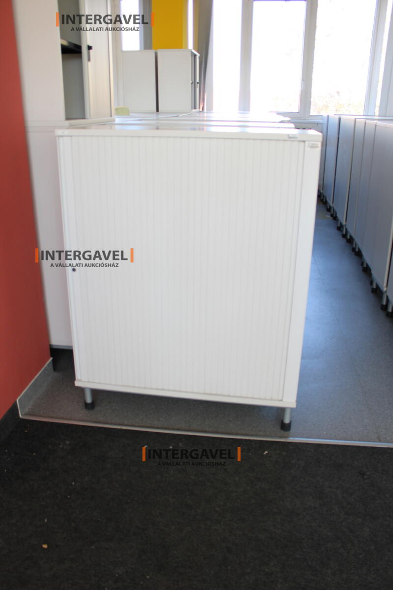 Redőnyös szekrény (1000 mm széles-fém lábrésszel)