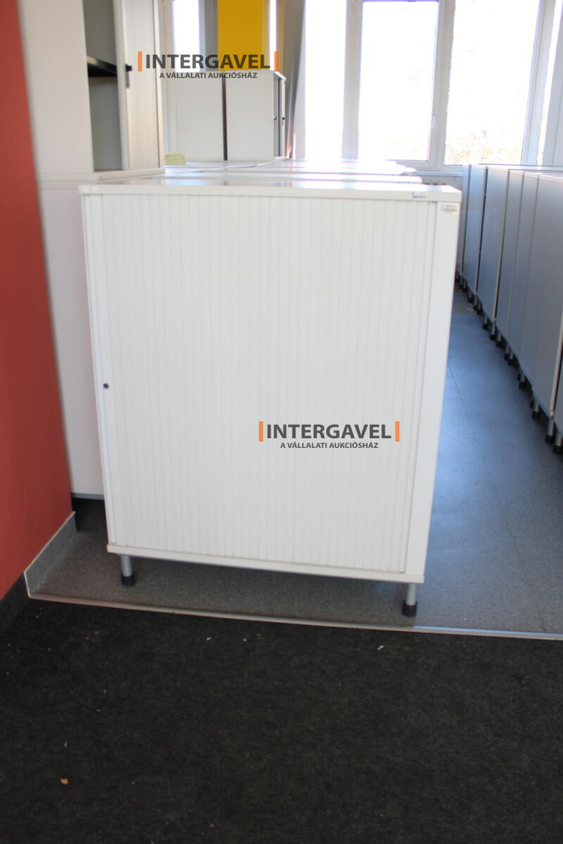 Redőnyös szekrény (1000 mm széles-fém lábrésszel)