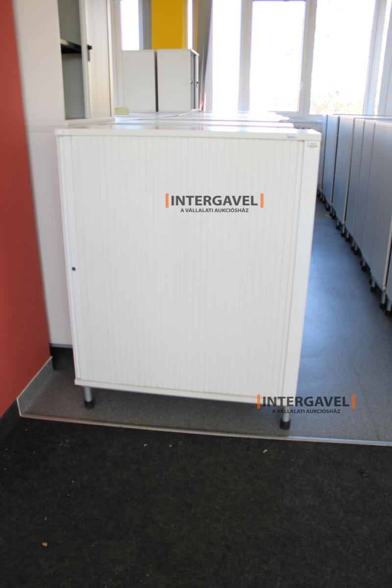 Redőnyös szekrény (1000 mm széles-fém lábrésszel)