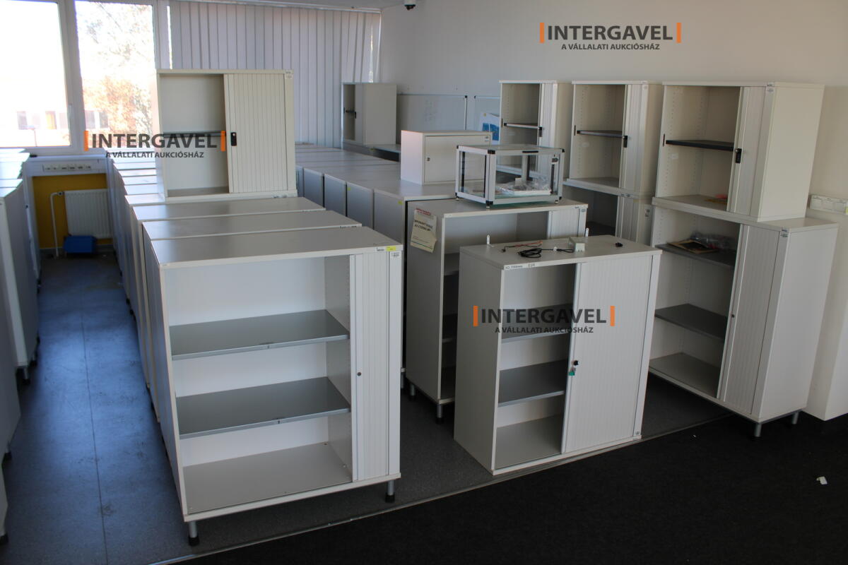 Redőnyös szekrény (1000 mm széles-fém lábrésszel) 5