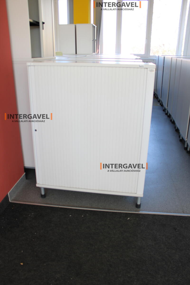 Redőnyös szekrény (1000 mm széles-fém lábrésszel)