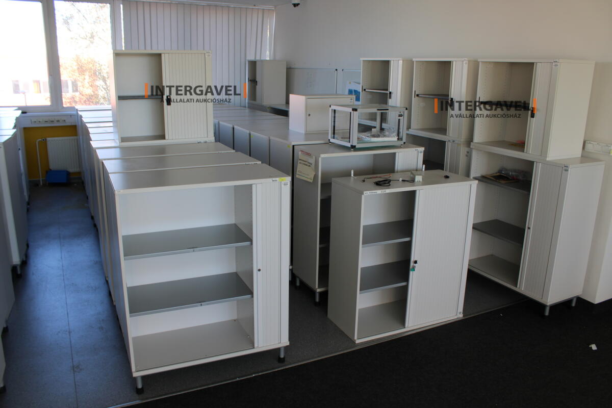 Redőnyös szekrény (1000 mm széles-fém lábrésszel) 5