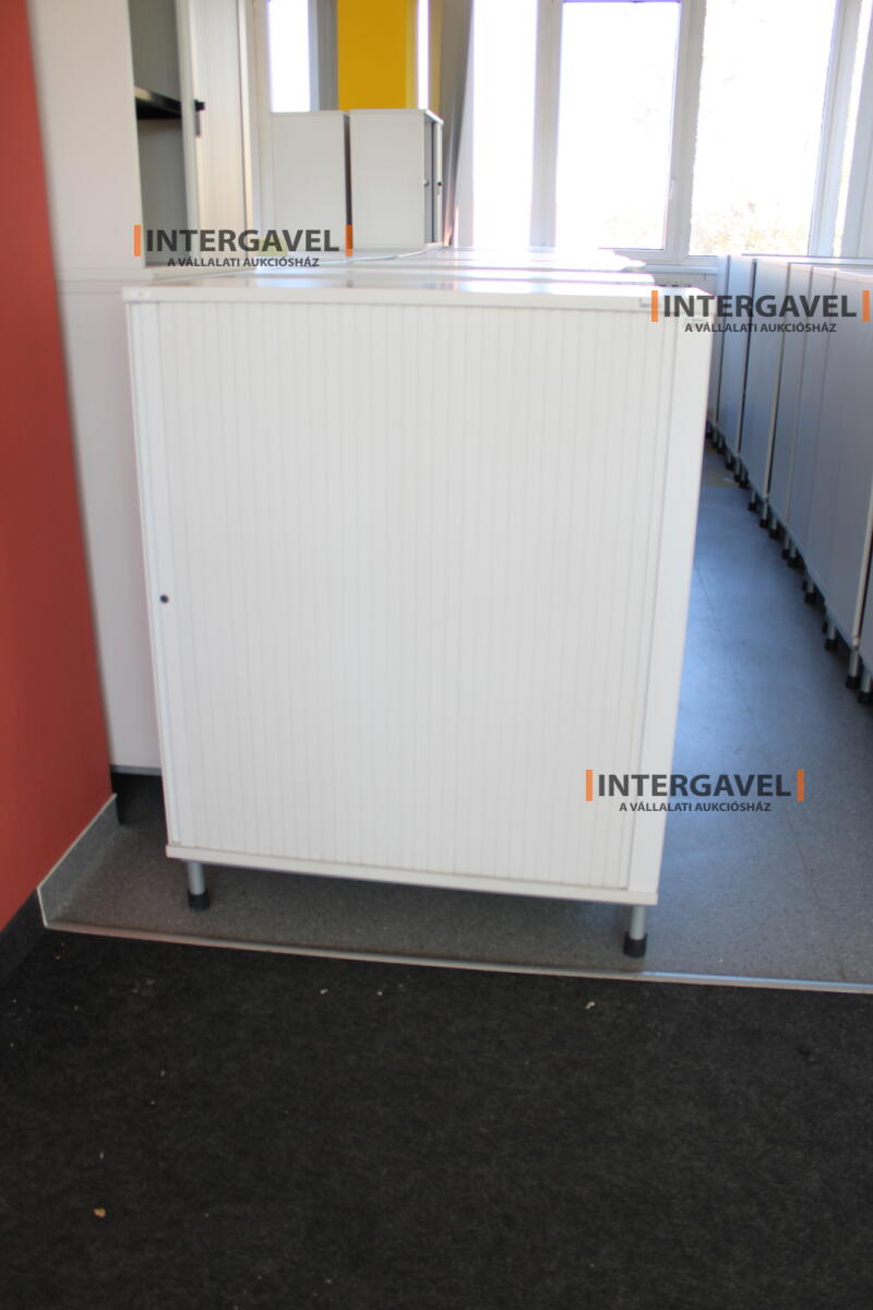 Redőnyös szekrény (1000 mm széles-fém lábrésszel)