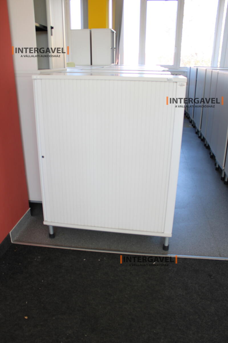 Redőnyös szekrény (1000 mm széles-fém lábrésszel)