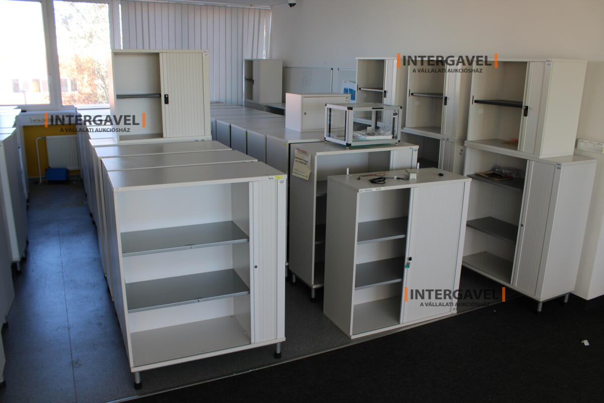 Redőnyös szekrény (1000 mm széles-fém lábrésszel) 5