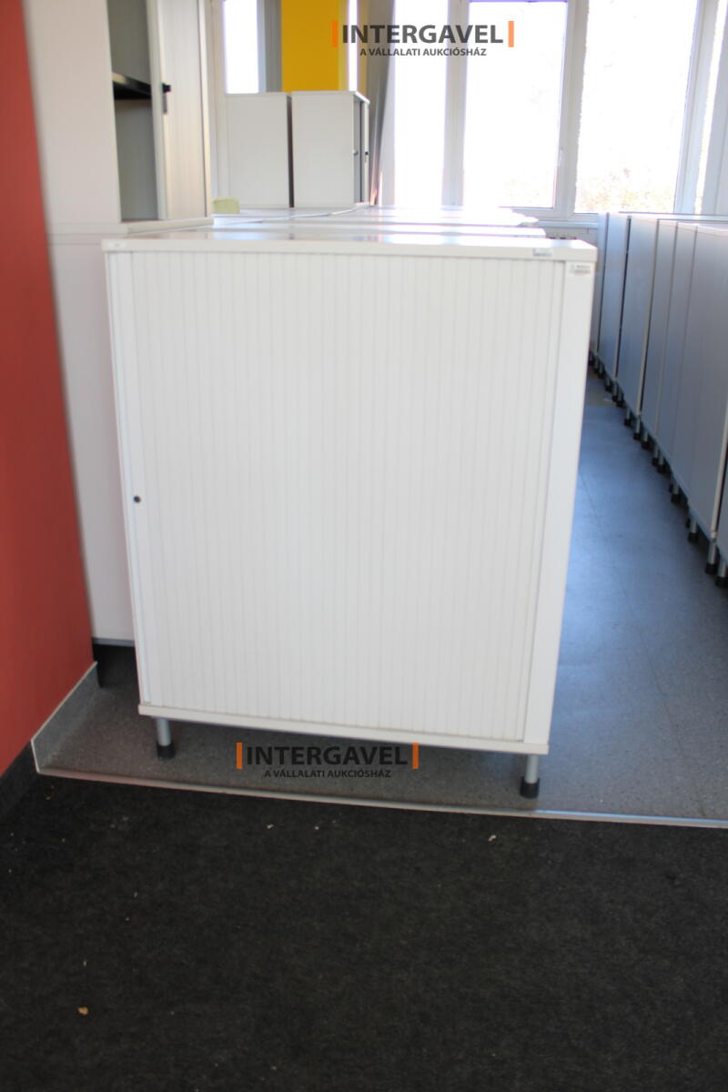 Redőnyös szekrény (1000 mm széles-fém lábrésszel)