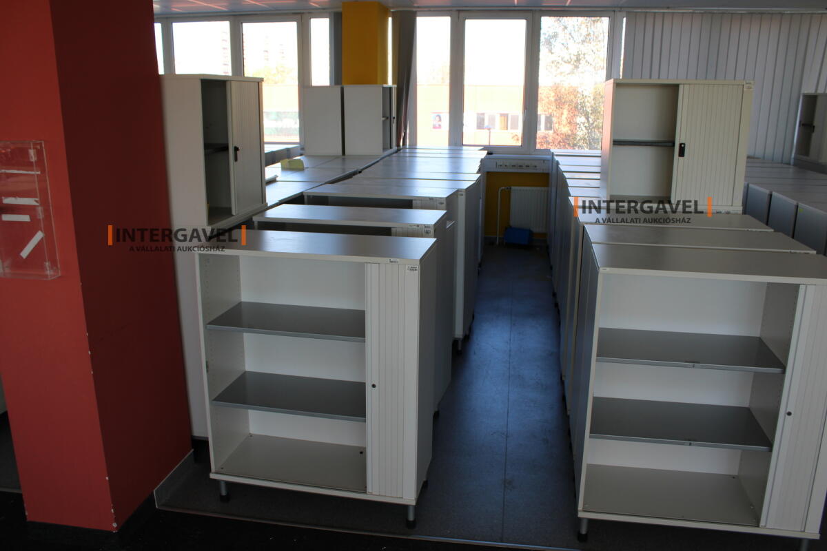 Redőnyös szekrény (1000 mm széles-fém lábrésszel) 4