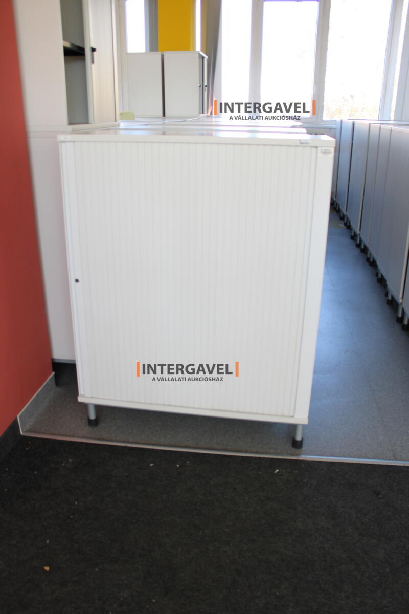 Redőnyös szekrény (1000 mm széles-fém lábrésszel)