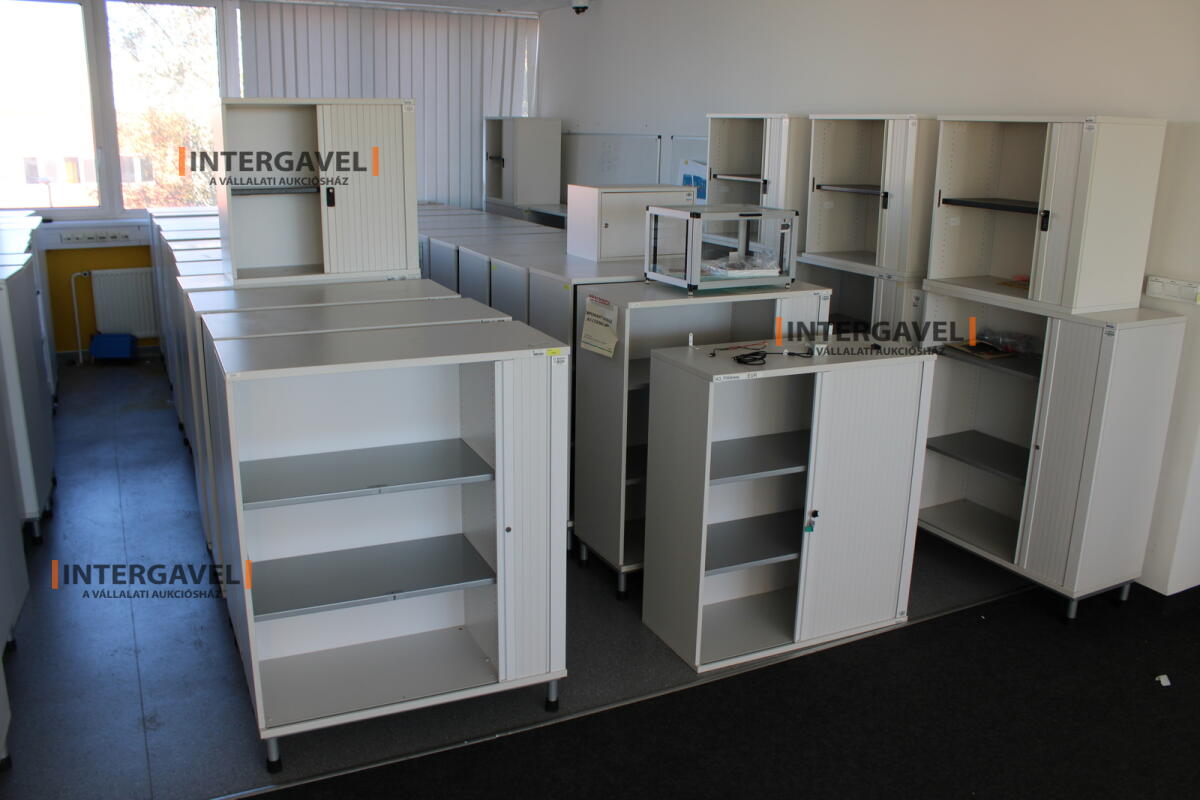 Redőnyös szekrény (1000 mm széles-fém lábrésszel) 5