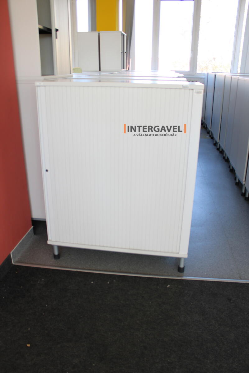 Redőnyös szekrény (1000 mm széles-fém lábrésszel)