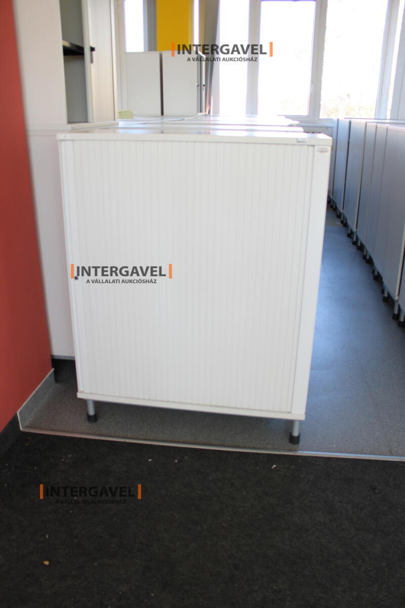 Redőnyös szekrény (1000 mm széles-fém lábrésszel)