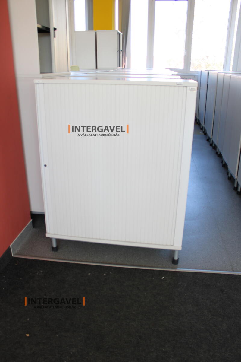 Redőnyös szekrény (1000 mm széles-fém lábrésszel)