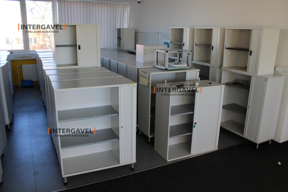 Redőnyös szekrény (1000 mm széles-fém lábrésszel) 5