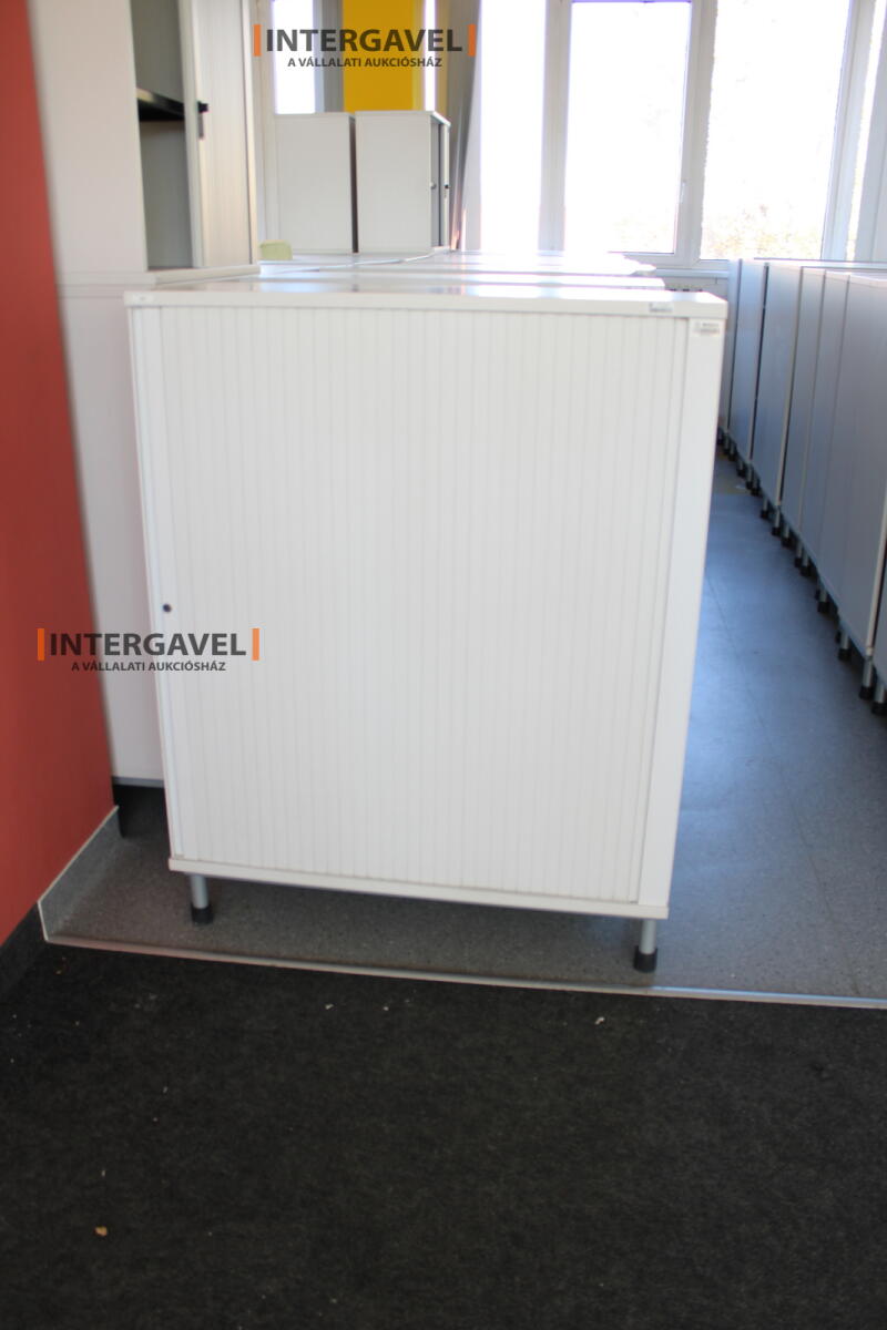 Redőnyös szekrény (1000 mm széles-fém lábrésszel)