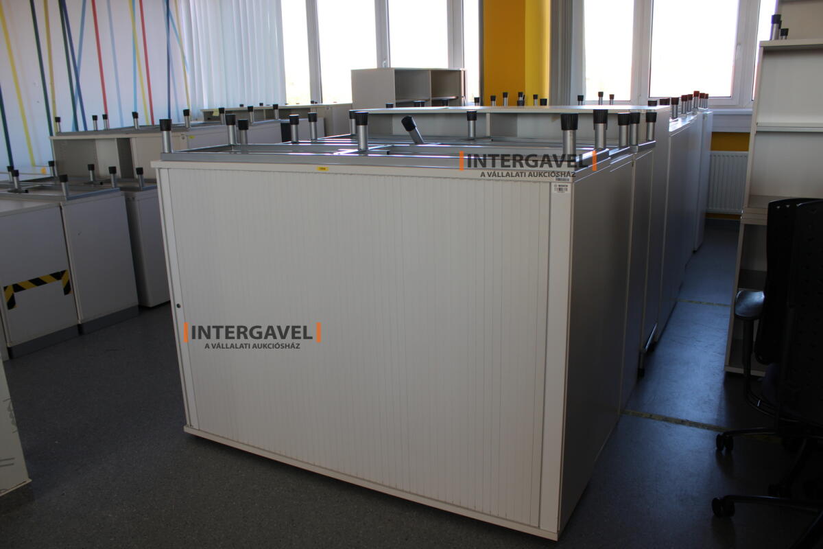 Redőnyös szekrény (1600 mm széles-fém lábrésszel) 5