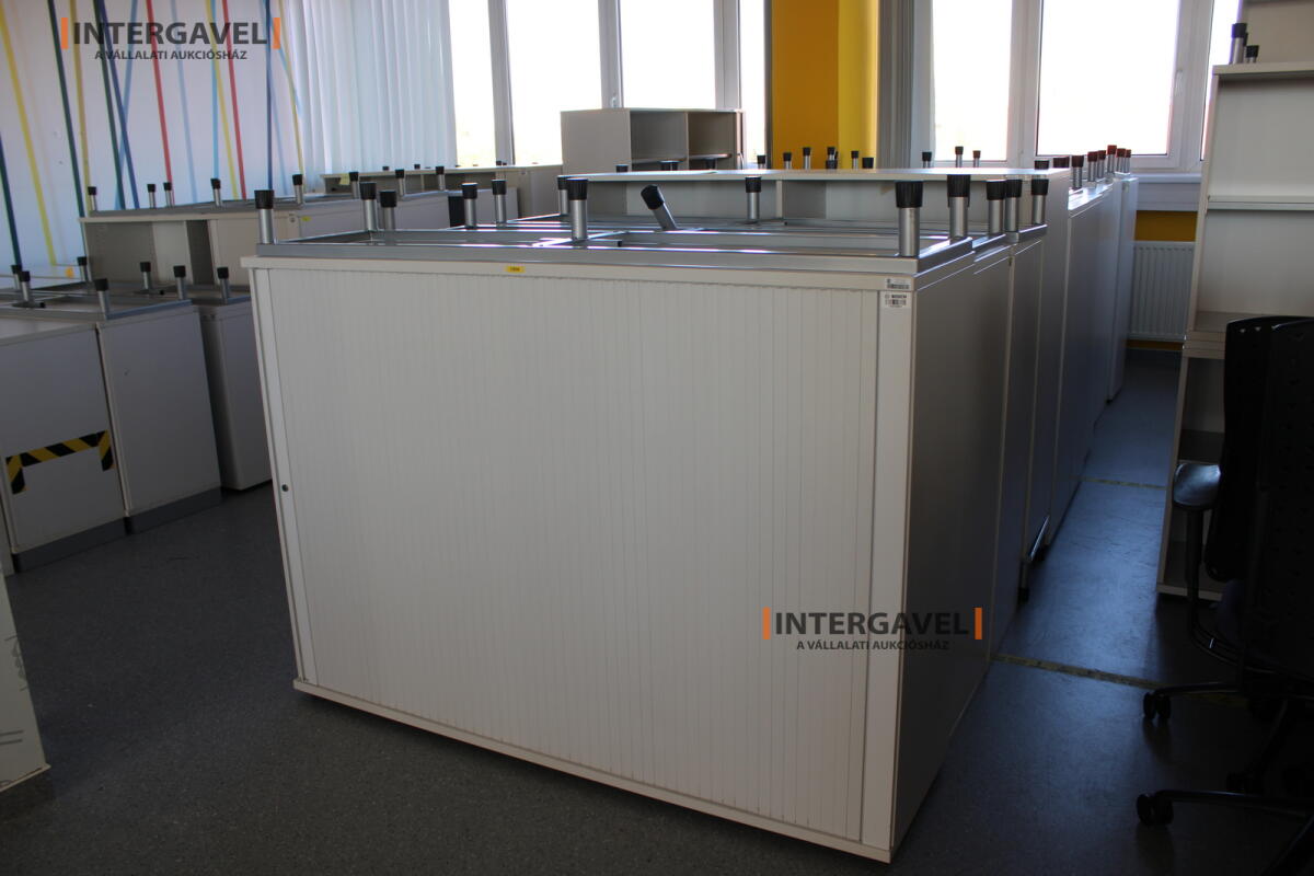 Redőnyös szekrény (1600 mm széles-fém lábrésszel) 5