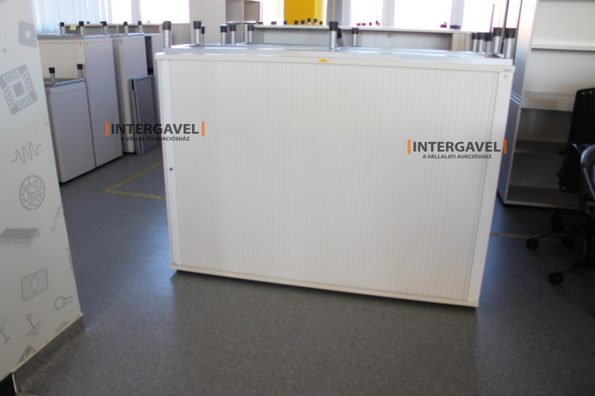 Redőnyös szekrény (1600 mm széles-fém lábrésszel)