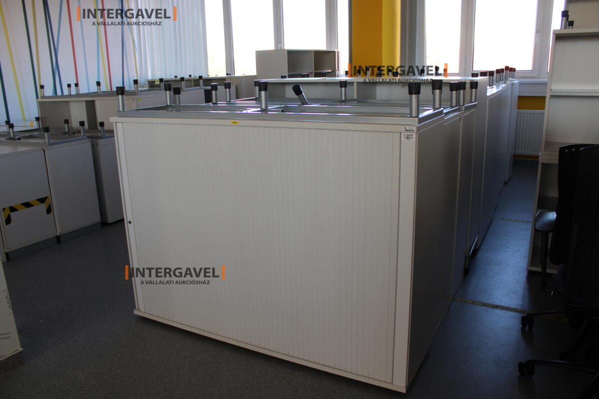 Redőnyös szekrény (1600 mm széles-fém lábrésszel) 5