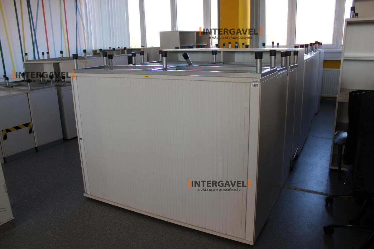 Redőnyös szekrény (1600 mm széles-fém lábrésszel) 5