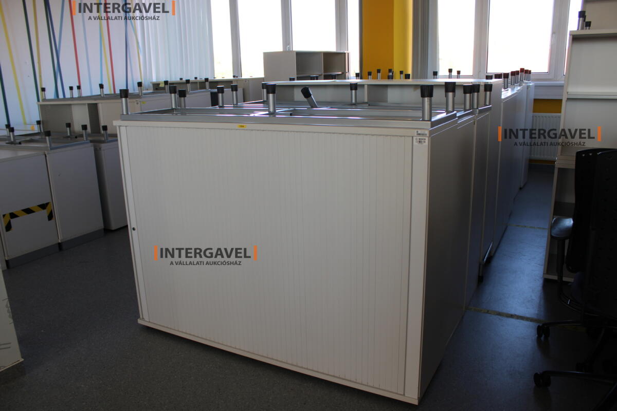 Redőnyös szekrény (1600 mm széles-fém lábrésszel) 5