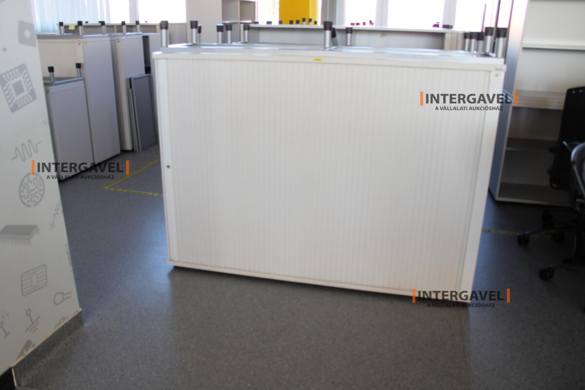 Redőnyös szekrény (1600 mm széles-fém lábrésszel)