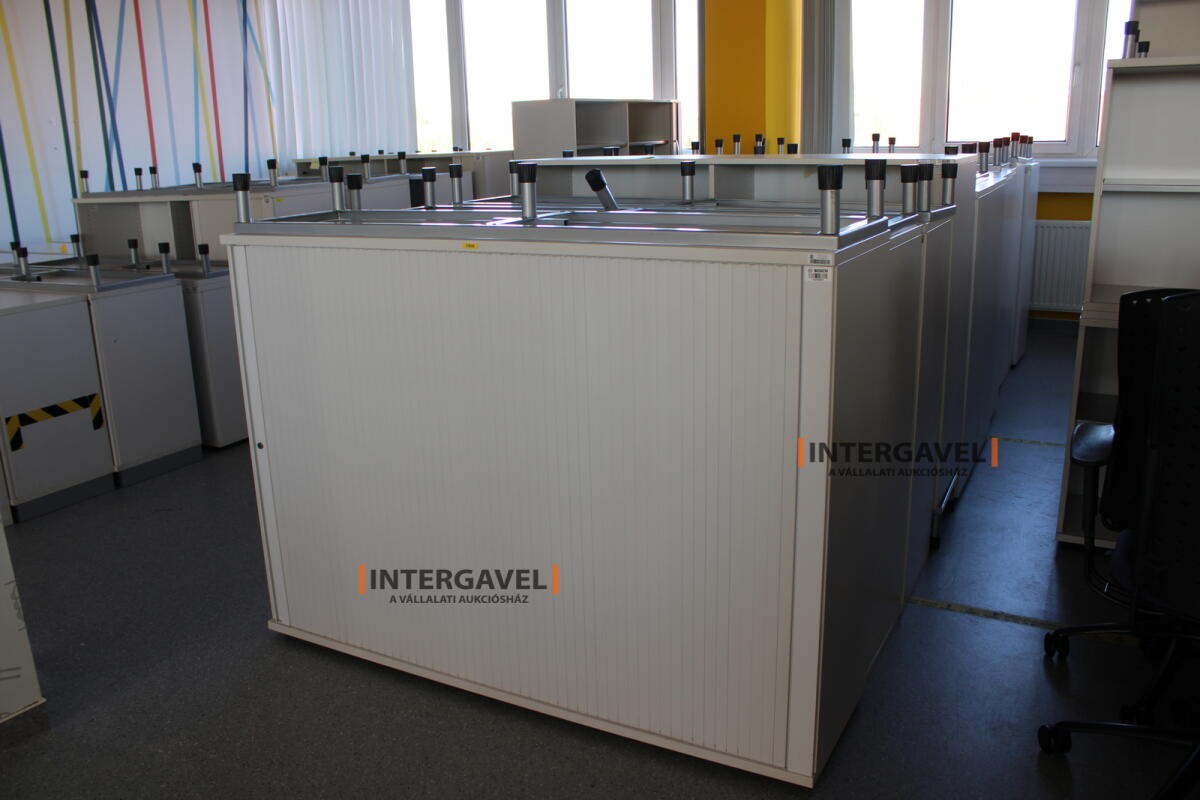 Redőnyös szekrény (1600 mm széles-fém lábrésszel) 5