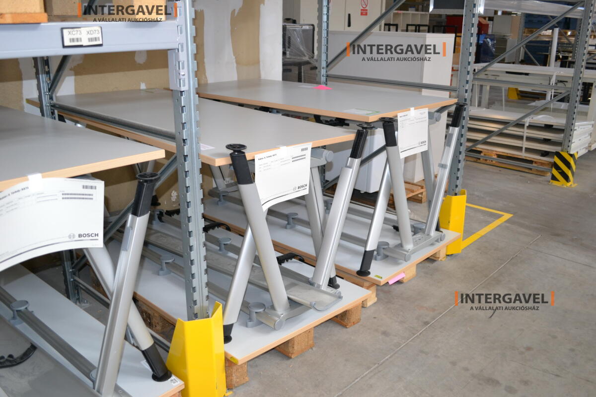 Íróasztal (A-lábú-1600 mm széles) 2