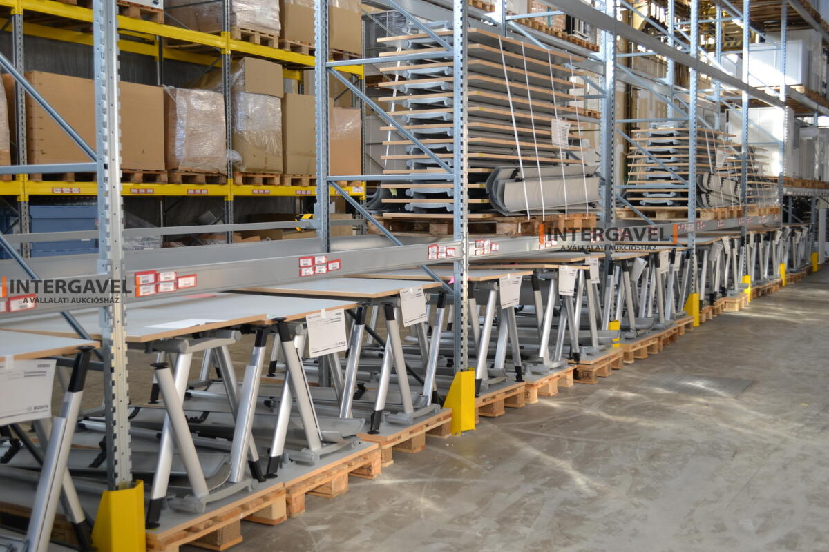 Íróasztal (A-lábú-1600 mm széles) 3