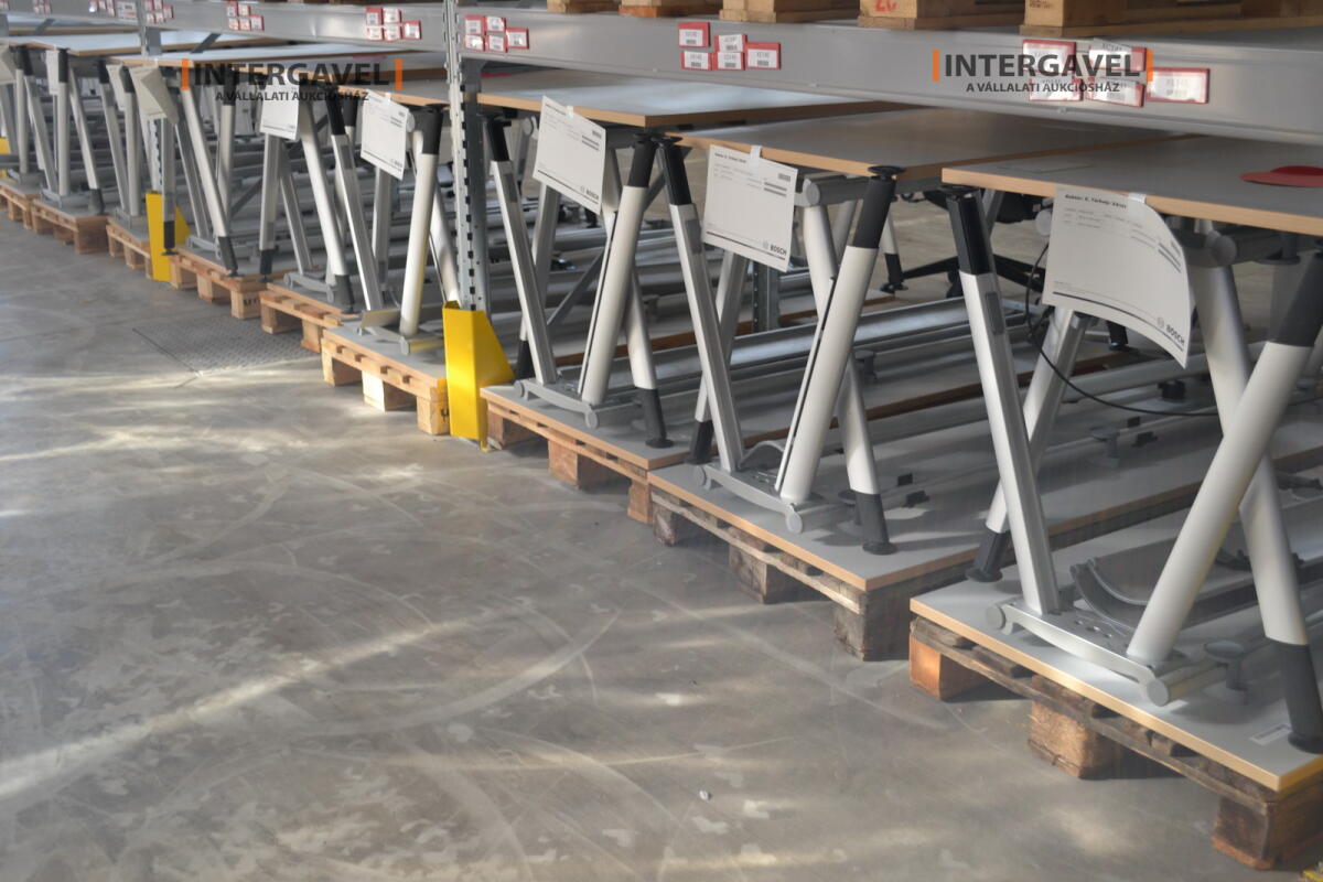 Íróasztal (A-lábú-1600 mm széles) 4