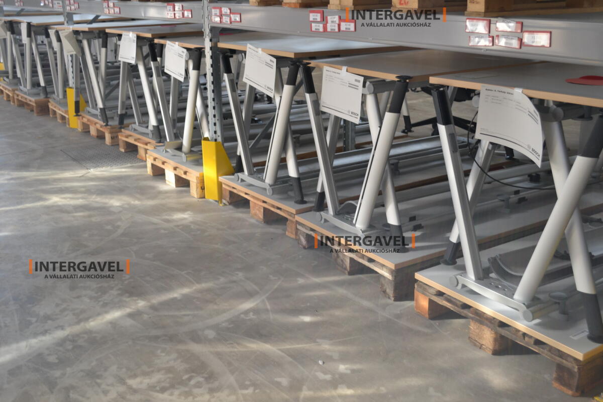 Íróasztal (A-lábú-1600 mm széles) 4