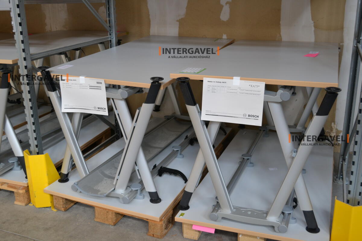 Íróasztal (A-lábú-1600 mm széles)