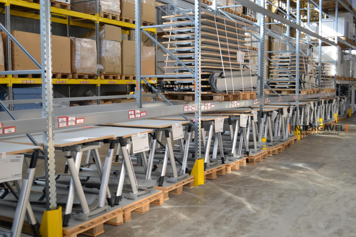 Íróasztal (A-lábú-1600 mm széles) 3