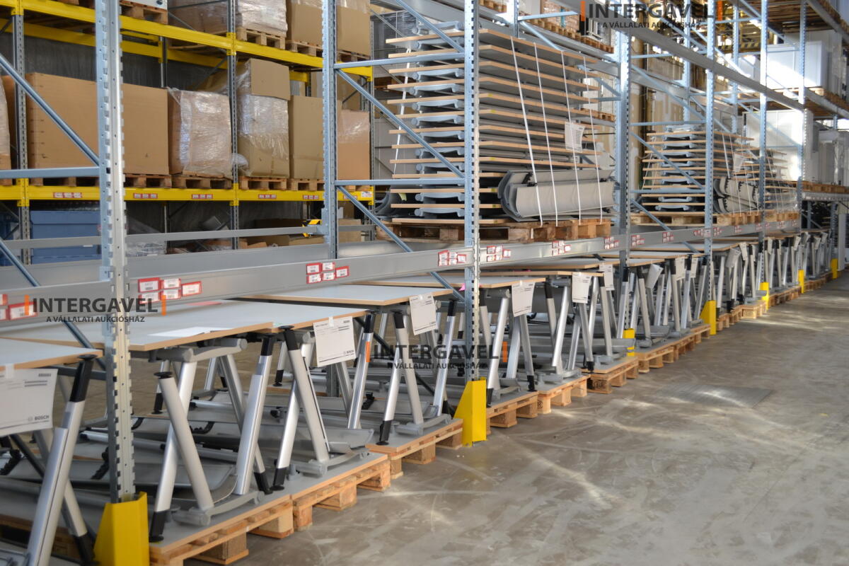 Íróasztal (A-lábú-1600 mm széles) 3