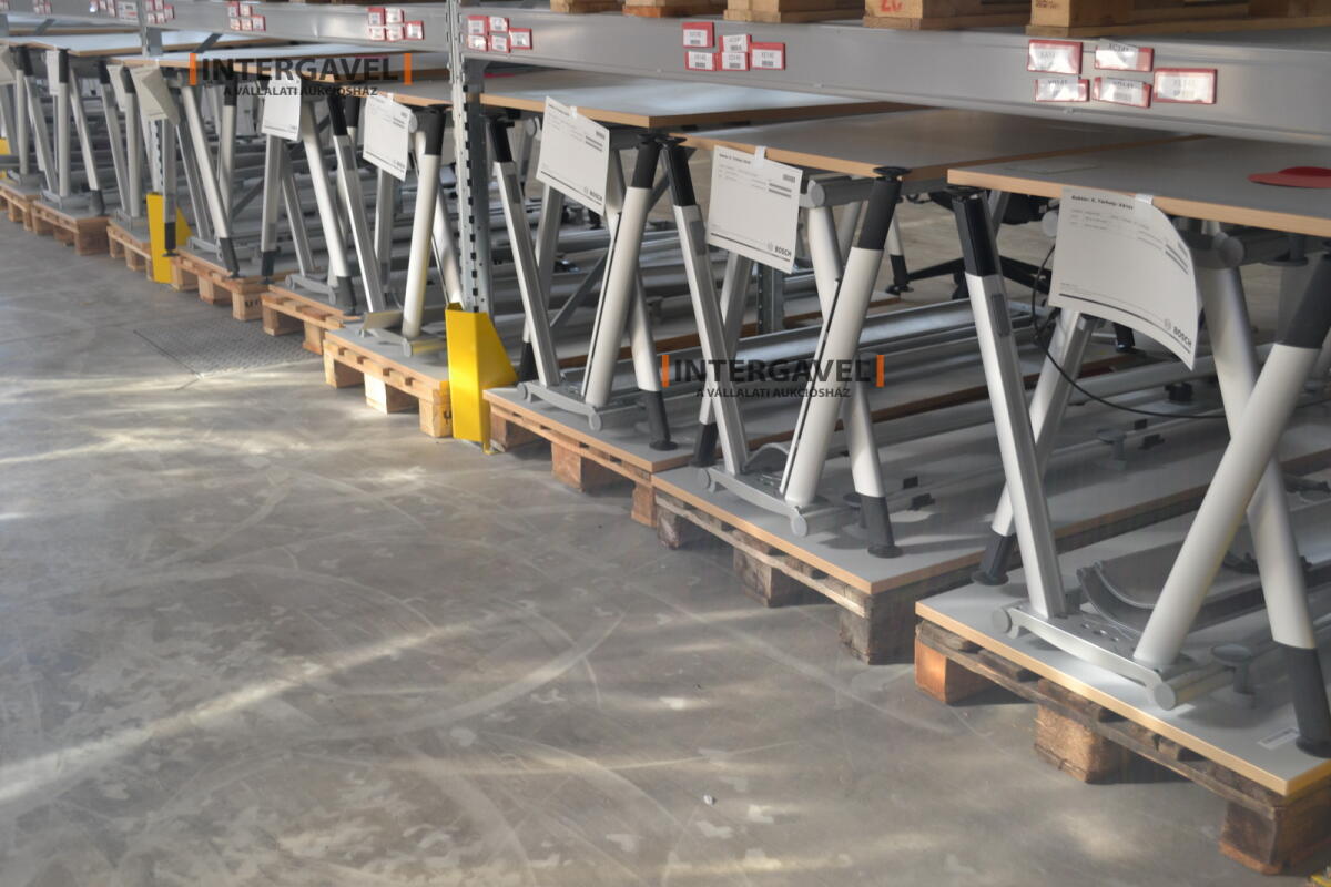 Íróasztal (A-lábú-1600 mm széles) 4