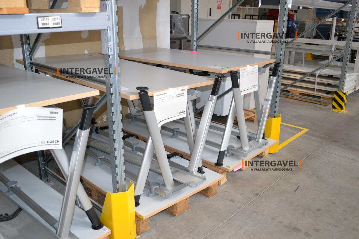 Íróasztal (A-lábú-1600 mm széles) 2