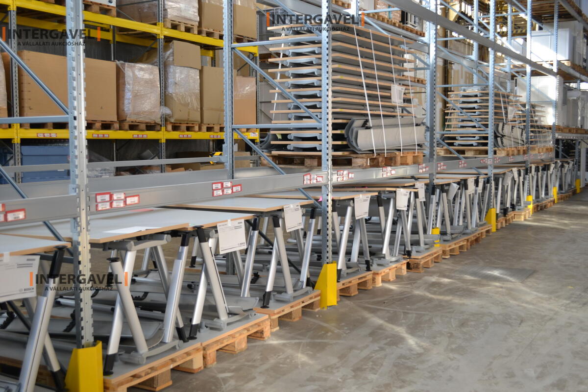 Íróasztal (A-lábú-1600 mm széles) 3