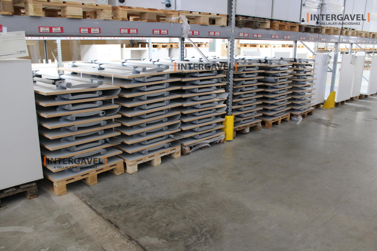 Íróasztal (A-lábú-1600 mm széles) 5